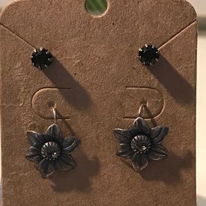 Earrings (2 pairs)